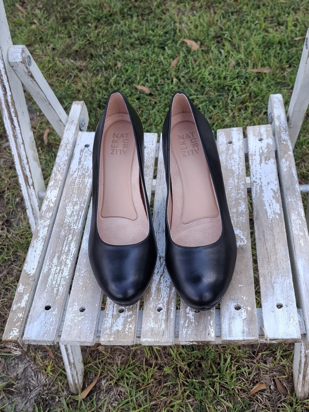 Naturalizer Black Classic Round-Toe Women’s Pump